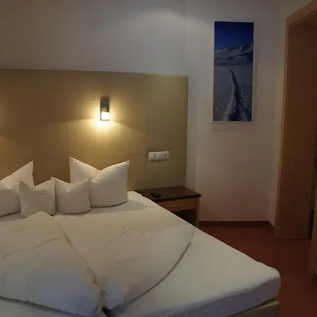 Alpinea * אישגל